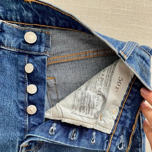 NWOT Levi’s Premium 501 Blue  Distressed Hem Denim Jeans Size 24-25 - Picture 6 of 15